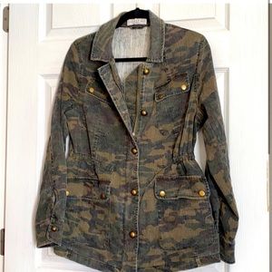 Current Air size small camo jacket